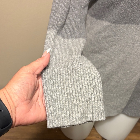 Abercrombie & Fitch  Gray Knit Sweater - Picture 3 of 6
